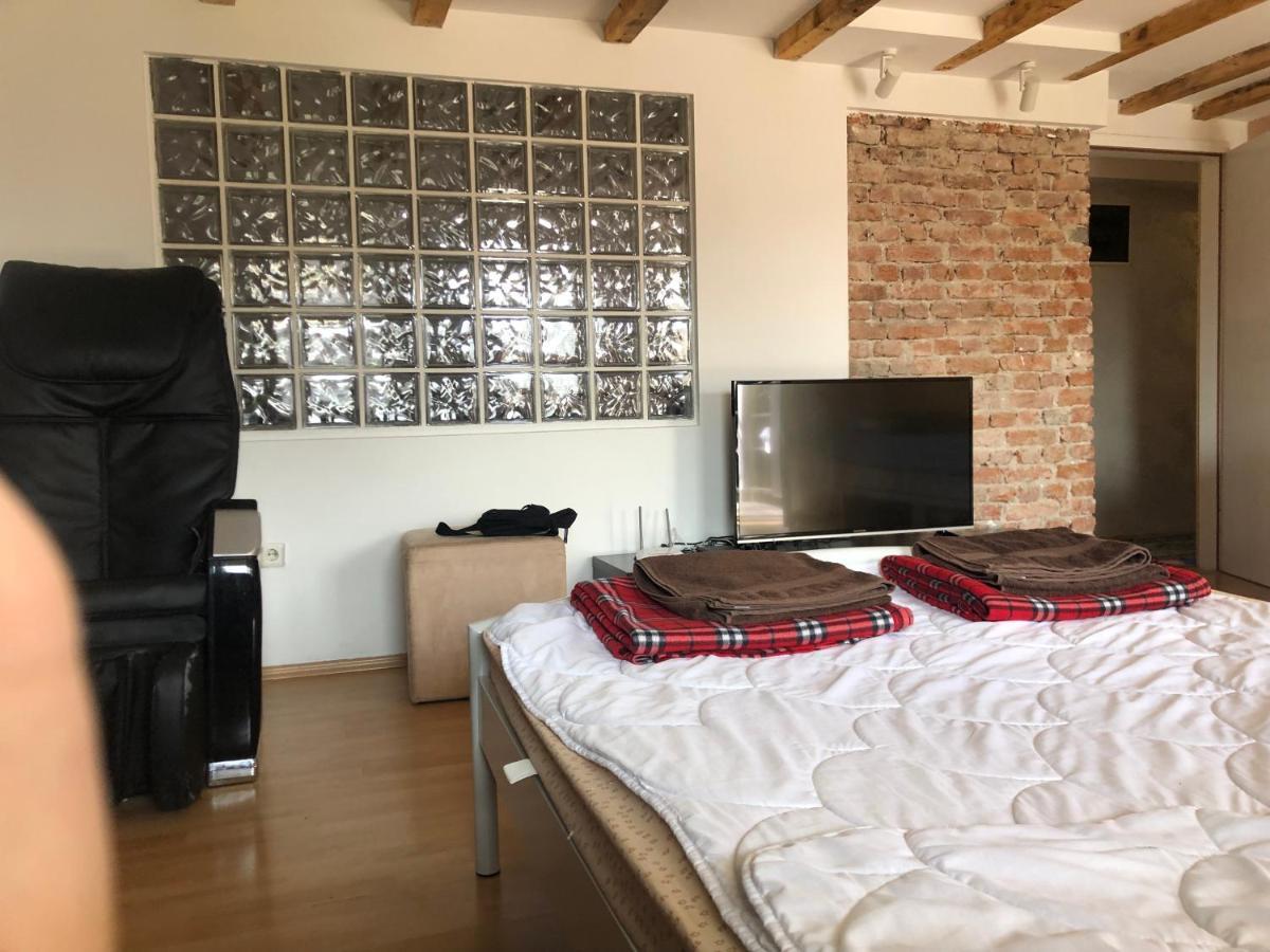 Central Apartment Приштина Экстерьер фото