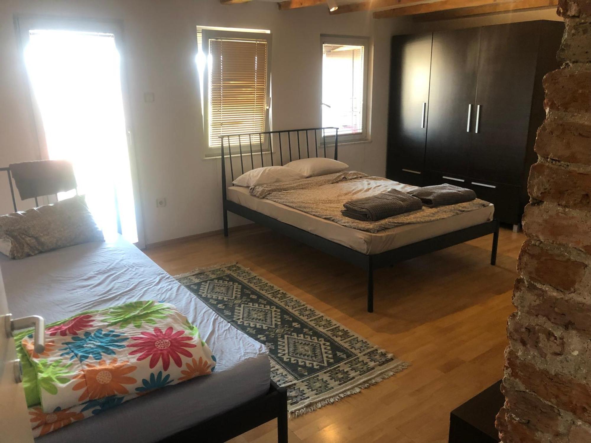 Central Apartment Приштина Экстерьер фото